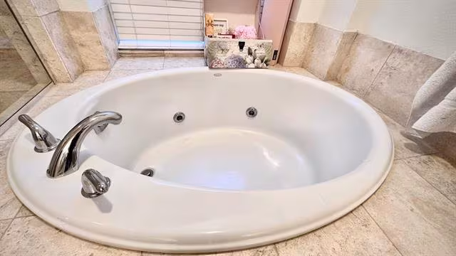 1237 Tioga Dr Irving, TX 75063 photo 5