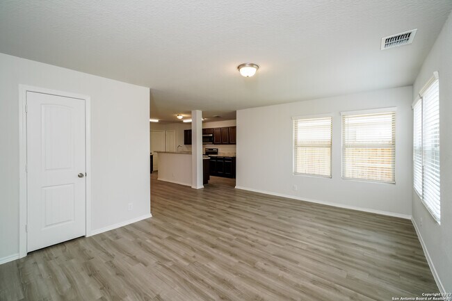 5306 Freshwater Way San Antonio, TX 78223 photo 2