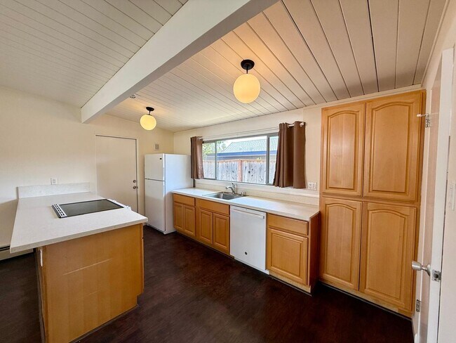 336 Mt Shasta Dr San Rafael, CA 94903 photo 3