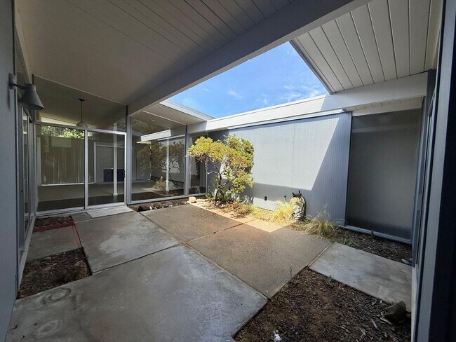 336 Mt Shasta Dr San Rafael, CA 94903 photo 5