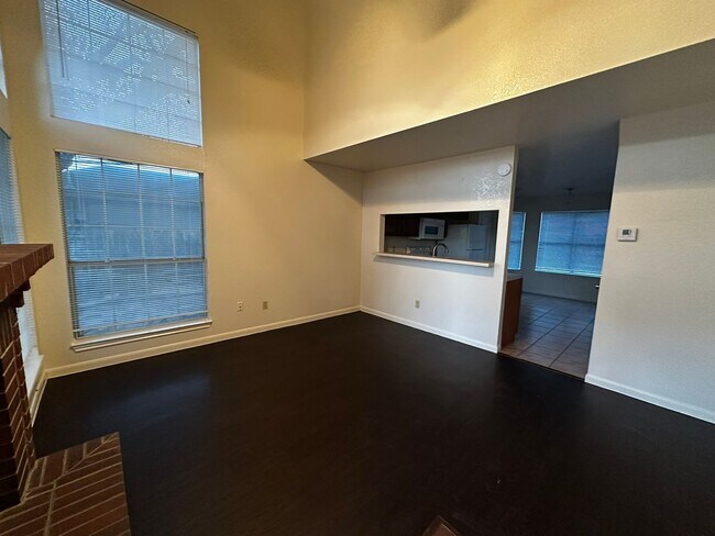7213 Oak Meadow Dr Austin, TX 78736 photo 3