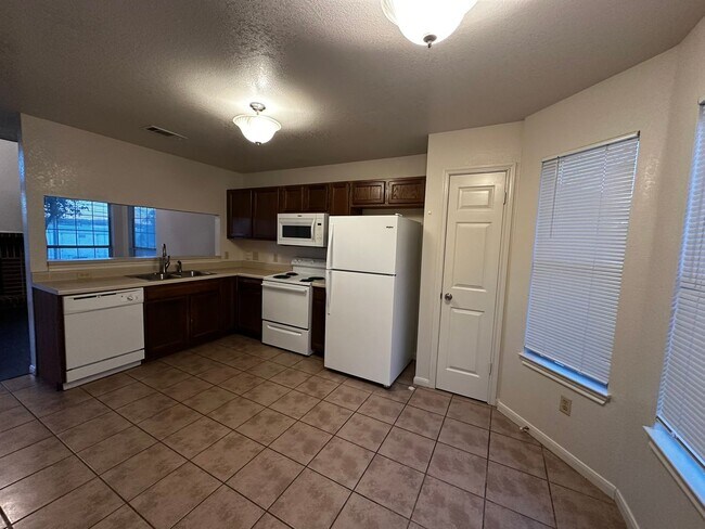 7213 Oak Meadow Dr Austin, TX 78736 photo 5