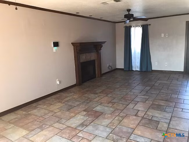 419 Tomahawk Dr Harker Heights, TX 76548 photo 3