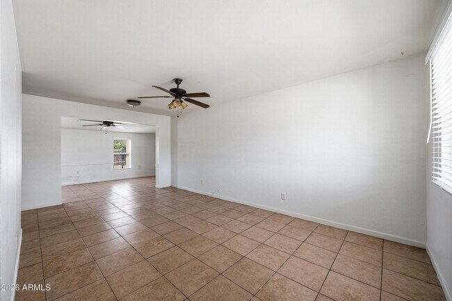 12422 N Cherry Hills Dr E Sun City, AZ 85351 photo 3