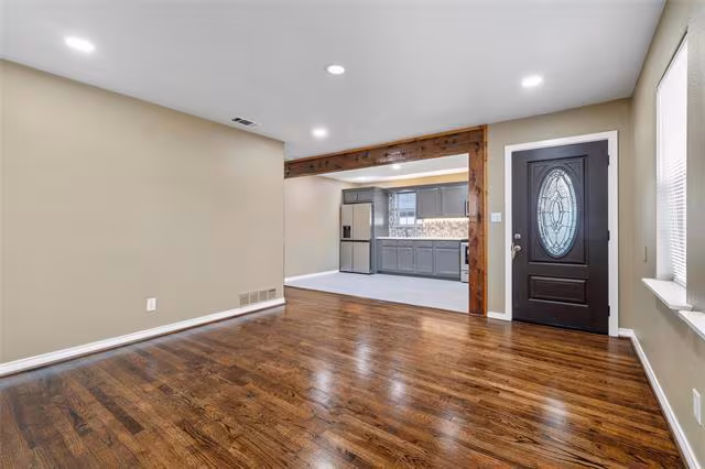 8714 Quinn St Dallas, TX 75217 photo 3