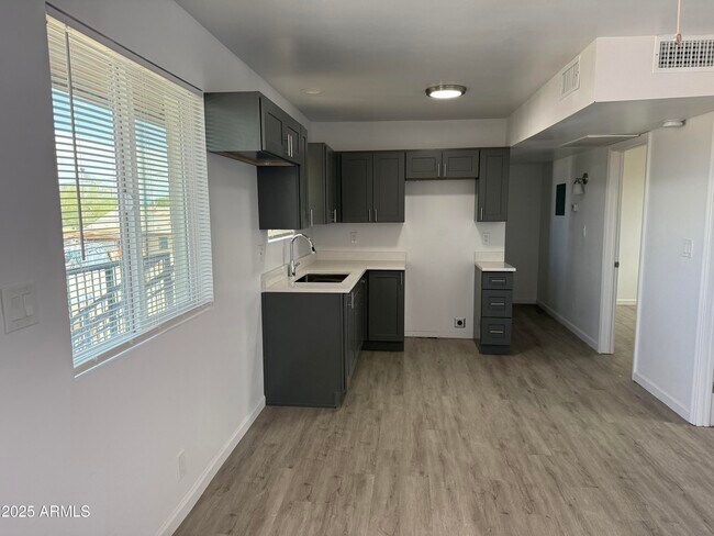 4619 S 16th St Phoenix, AZ 85040 photo 2
