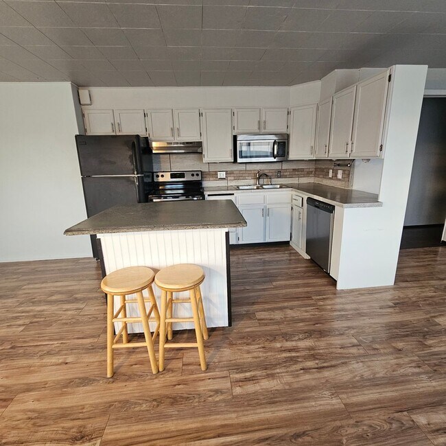 1018 Callahan Dr Bremerton, WA 98310 photo 5
