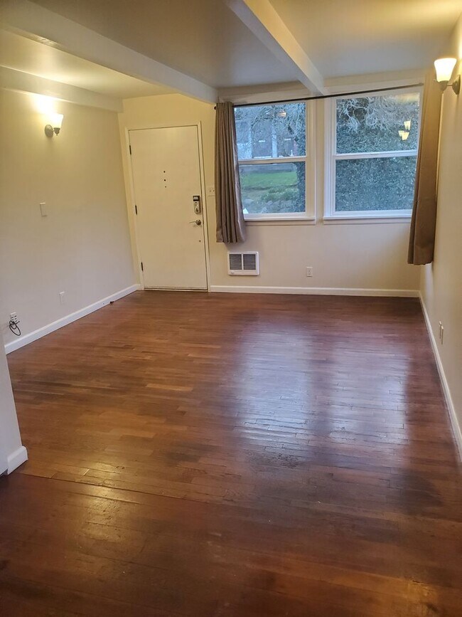 6416 58th Ave NE Seattle, WA 98115 photo 5
