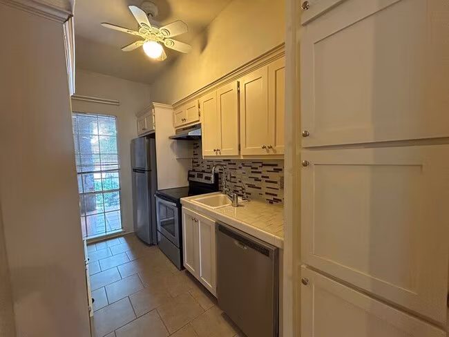 7707 Broadway St San Antonio, TX 78209 photo 3