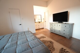 804 Sylvia Ln Pflugerville, TX 78660 photo 4