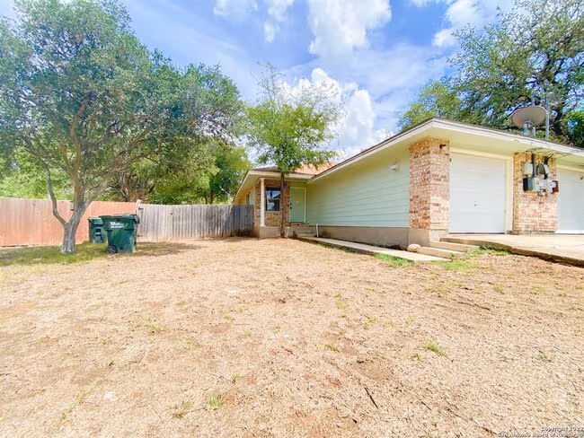 109 Hughson Ct San Marcos, TX 78666 photo 2