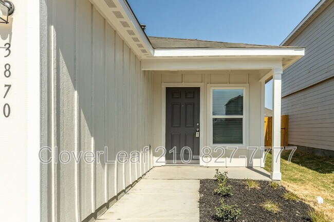 3870 Trail de Paris New Braunfels, TX 78132 photo 5