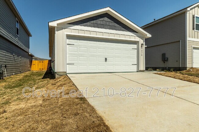 3870 Trail de Paris New Braunfels, TX 78132 photo 2