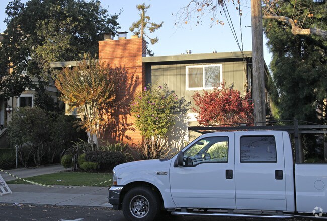 2037 Central Ave photo 3