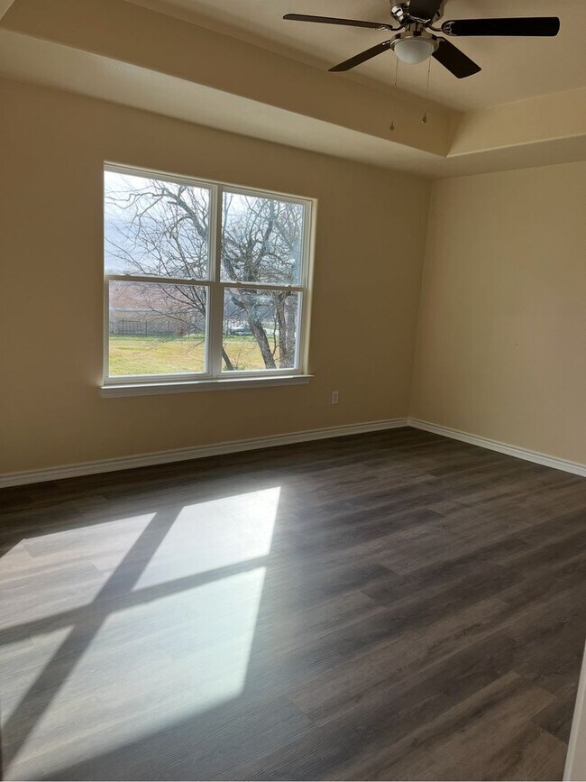 215 W Dunn Ave Killeen, TX 76541 photo 4