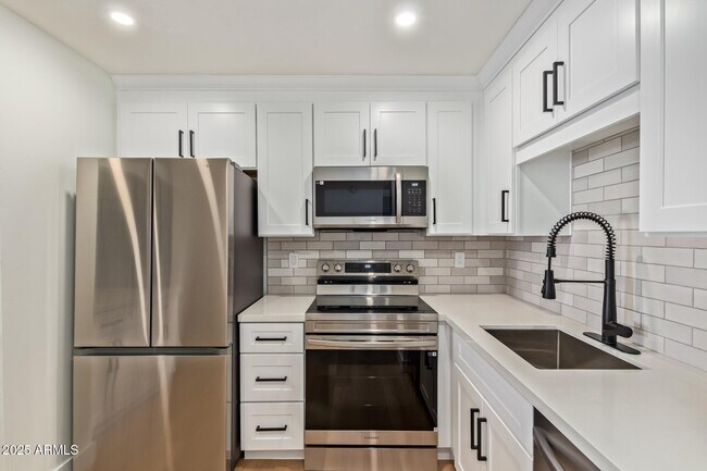 4901 S Calle Los Cerros Dr Tempe, AZ 85282 photo 4