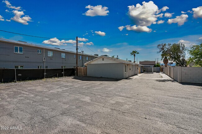 2142 E Taylor St Phoenix, AZ 85006 photo 4