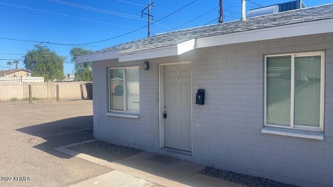 2142 E Taylor St Phoenix, AZ 85006 photo 2