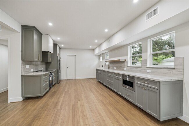 1659 Harold Street, Houston, TX 77006 photo 4