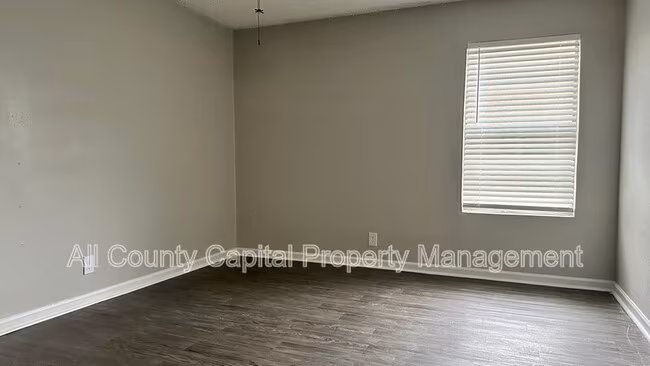 5426 Menchaca Rd Austin, TX 78745 photo 3