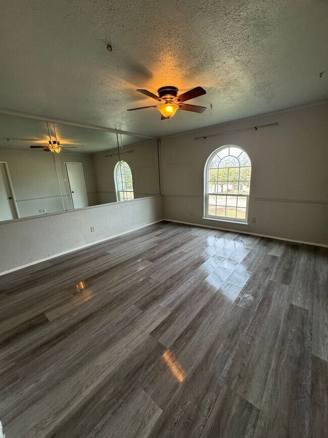 2902 Echo Ct Carrollton, TX 75007 photo 3