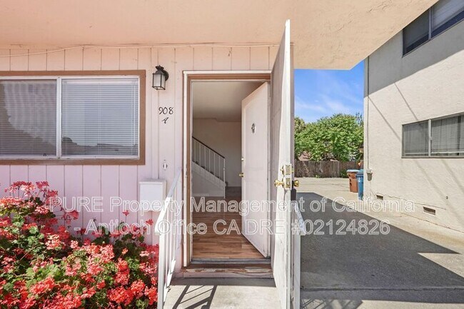 908 Minaker Dr photo 5