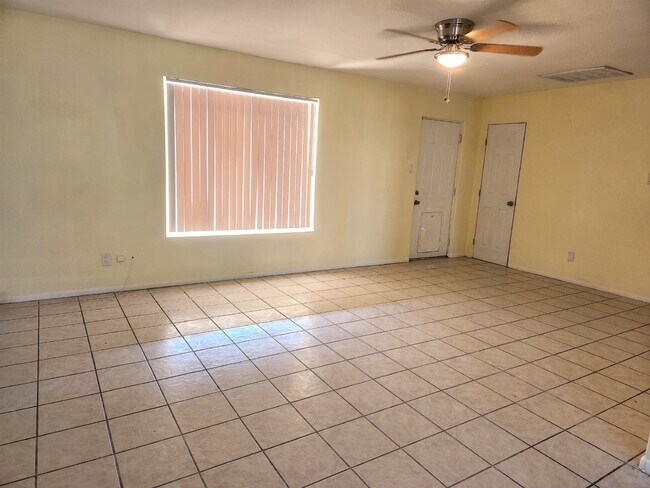 4745 N 50th Ave Phoenix, AZ 85031 photo 4