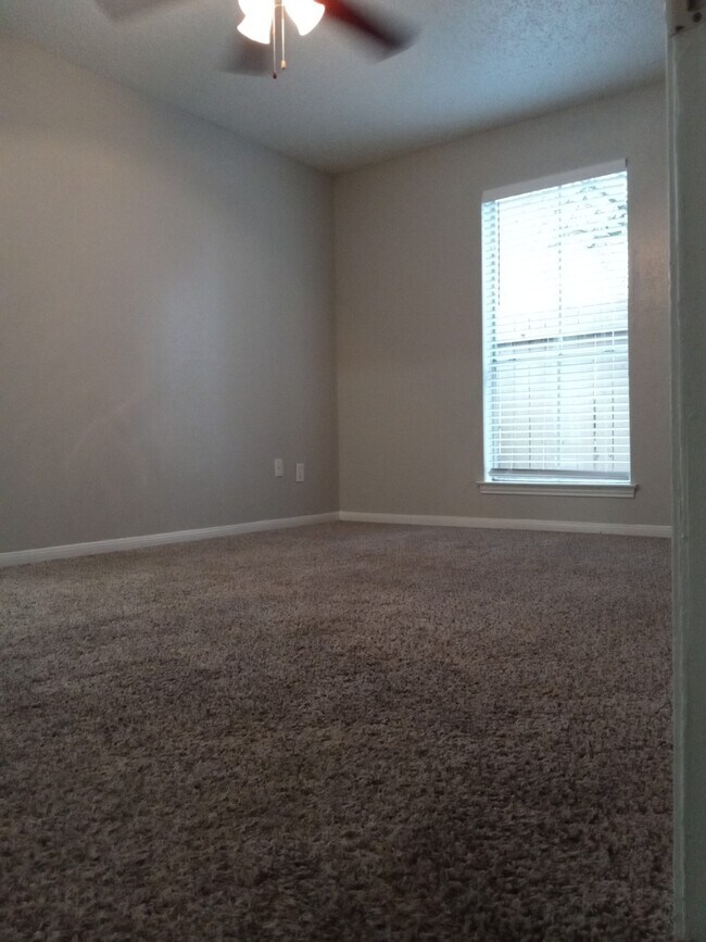 Langham Creek Apartments photo 5
