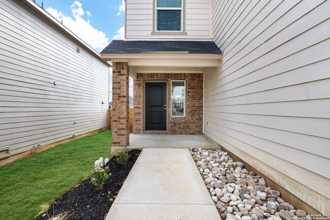 11732 Red Pheasant San Antonio, TX 78245 photo 2