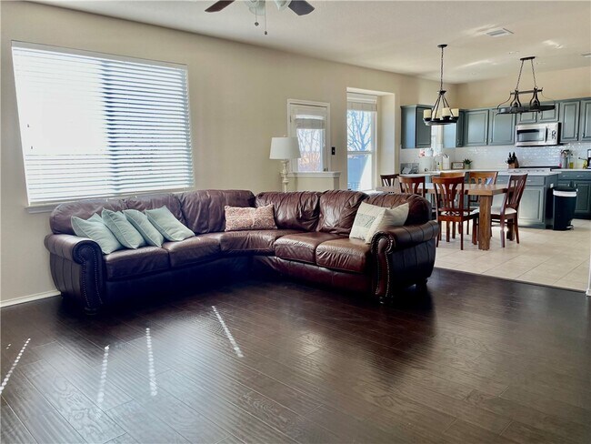 1010 Aiken Dr Leander, TX 78641 photo 5