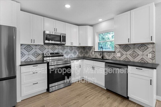 8725 Irongate Dr North Richland Hills, TX 76182 photo 5