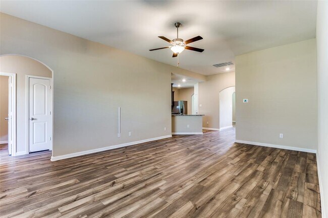 1040 Tumbleweed Trail, Crowley, TX 76036 photo 3