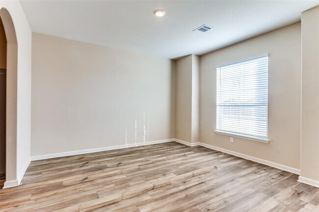 1040 Tumbleweed Trail, Crowley, TX 76036 photo 5