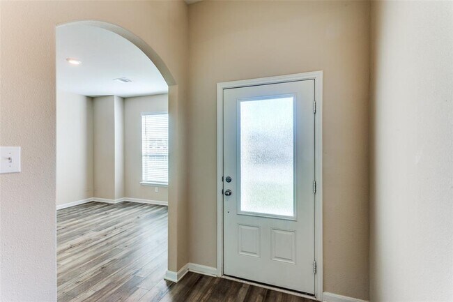 1040 Tumbleweed Trail, Crowley, TX 76036 photo 2