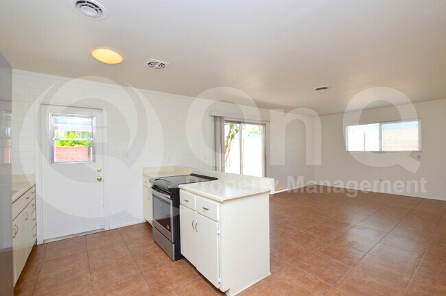 713 East Campus Drive, Tempe, AZ 85282 photo 4