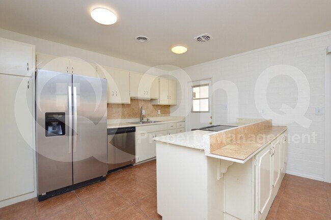 713 East Campus Drive, Tempe, AZ 85282 photo 2