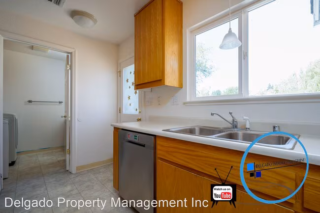 545 Military W, Benicia (Single Family) photo 5