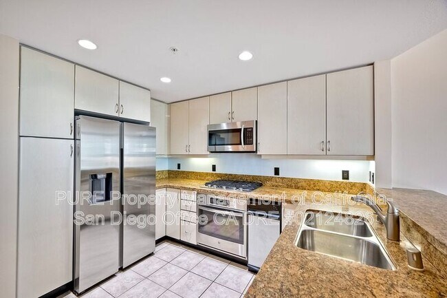 555 Front St San Diego, CA 92101 photo 3