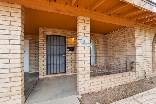 545 E Brown Rd Mesa, AZ 85203 photo 2
