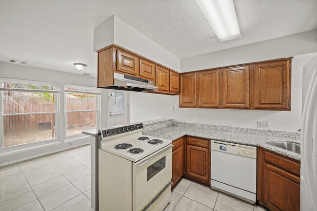 10814 Sugar Hill Drive, Houston, TX 77042 photo 4