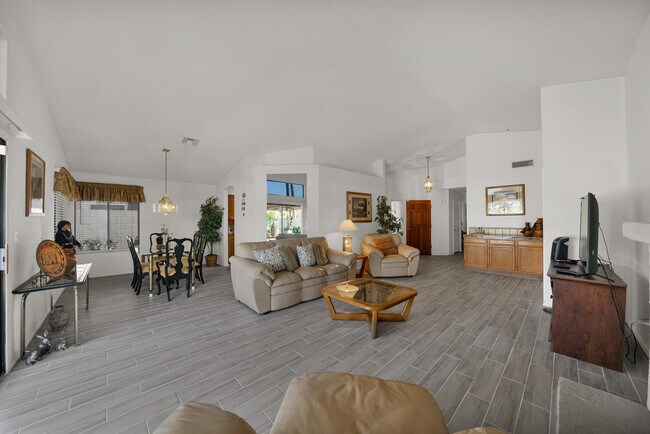 11010 W Poinsettia Dr Avondale, AZ 85392 photo 5