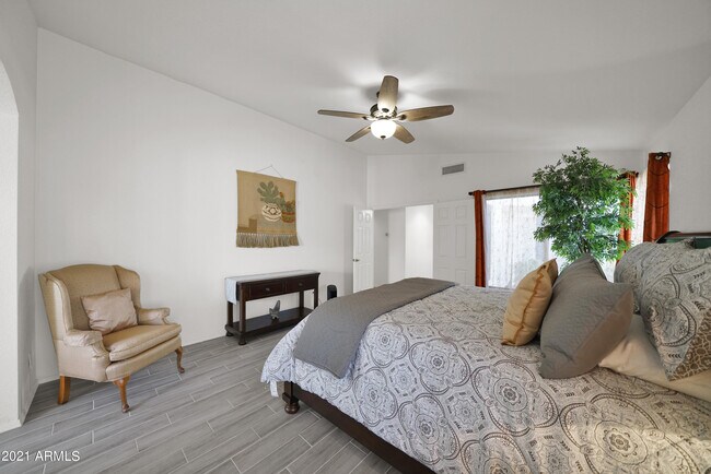11010 W Poinsettia Dr Avondale, AZ 85392 photo 4