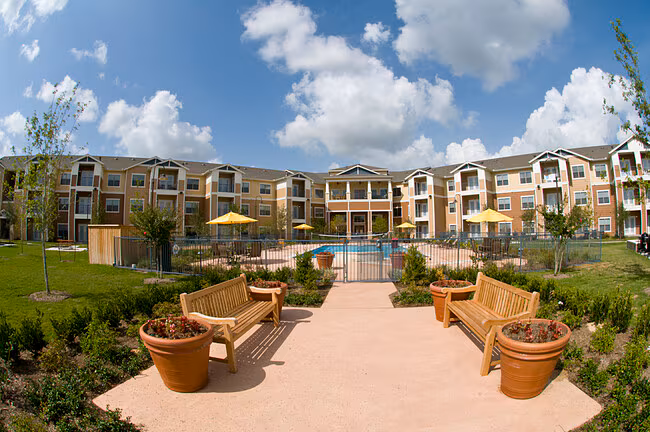 Mariposa Ella Boulevard 55+ Apartment Homes photo 5