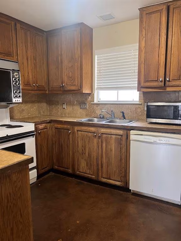 Orange Tree Condominiums photo 5