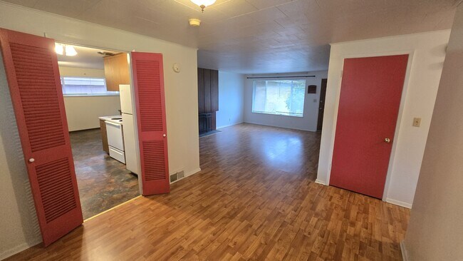 6546 25th Ave NE Seattle, WA 98115 photo 4