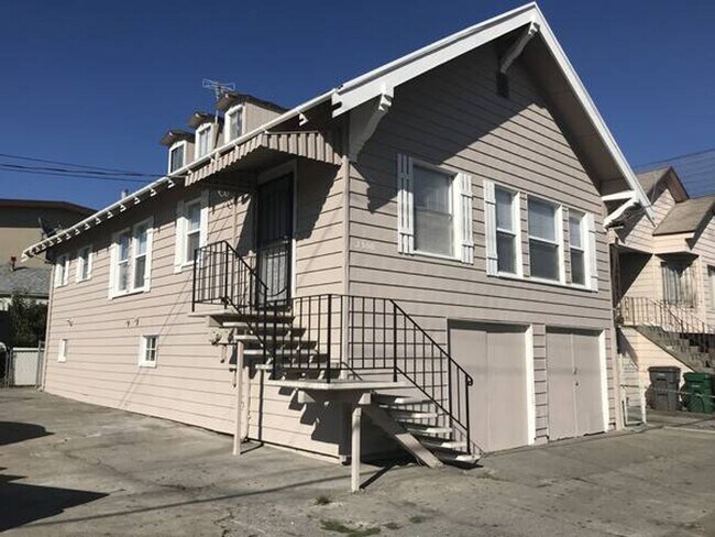 3300 Farnam St Oakland, CA 94601 photo 2