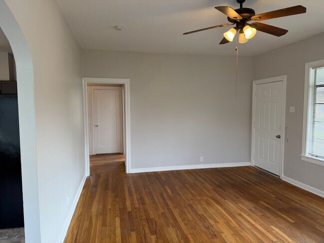 319 Harding Pl San Antonio, TX 78203 photo 3