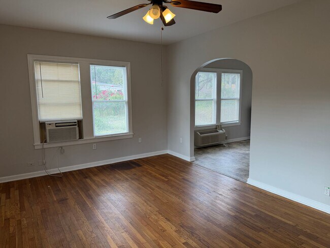 319 Harding Pl San Antonio, TX 78203 photo 2