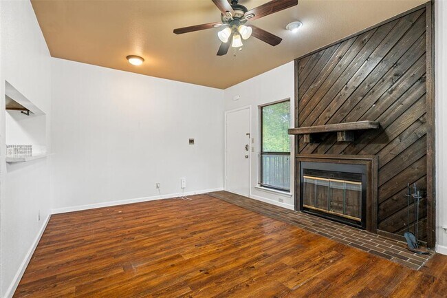 612 Park Pl Austin, TX 78705 photo 5