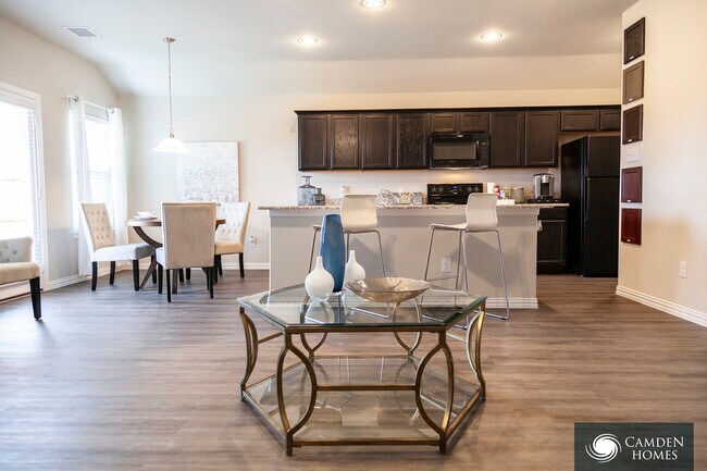 2082 Peppermint Lane, Dallas, TX 75217 photo 4